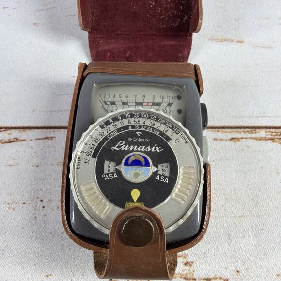 Gossen Lunasix Vintage Light Meter w/ Original Brown Leather Case - Pre-owned - Picture 1 of 3